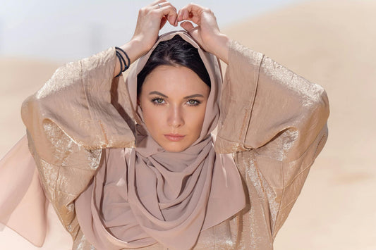 How to Look Trendy Wearing an Abaya: Style Tips and Trends for 2024